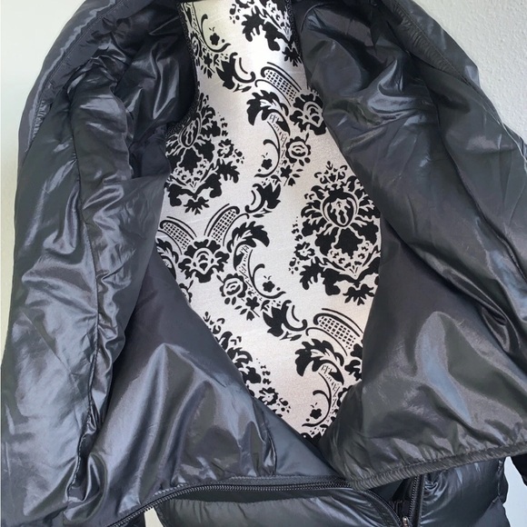 Nike Women’s Asymmetrical Quilted Down Winter Coat Sz S SOLDOUT NWOT - Picture 9 of 16